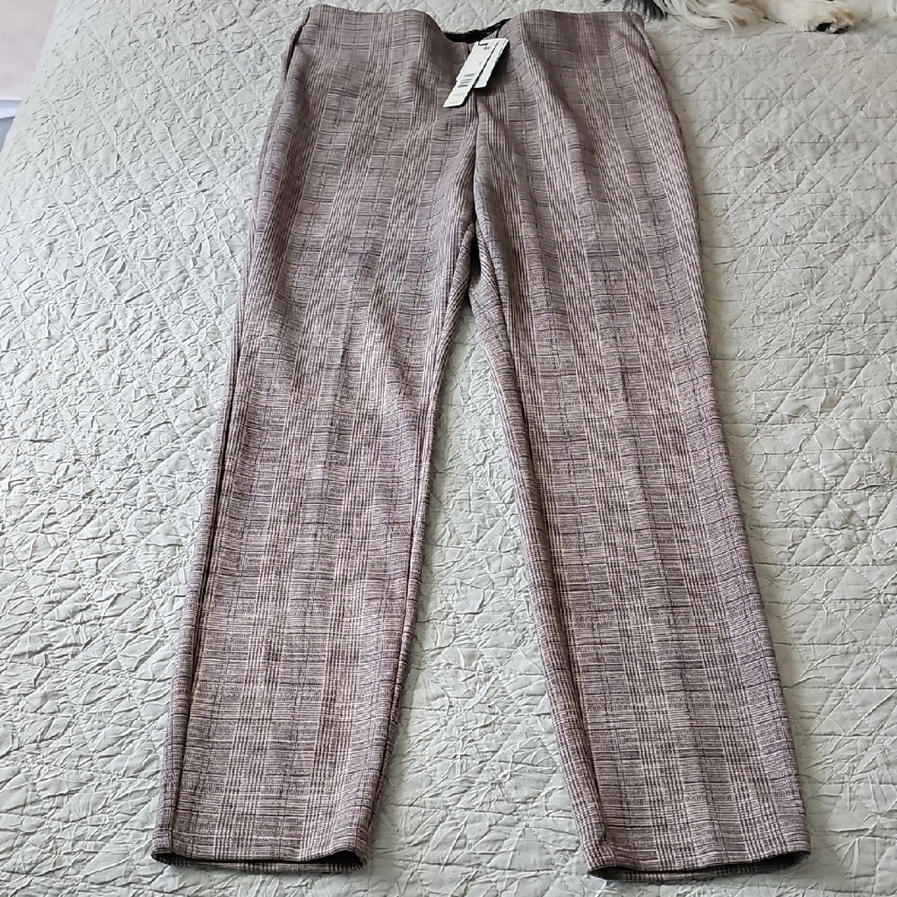 Tahari Tan and Black Skinny Pants